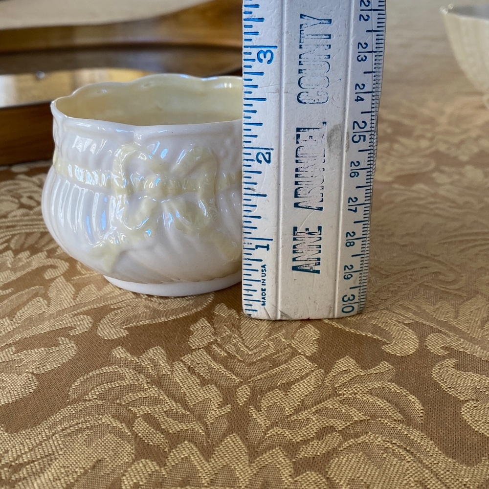 BELLEEK Ribbon Sugar - Picture 7 of 8